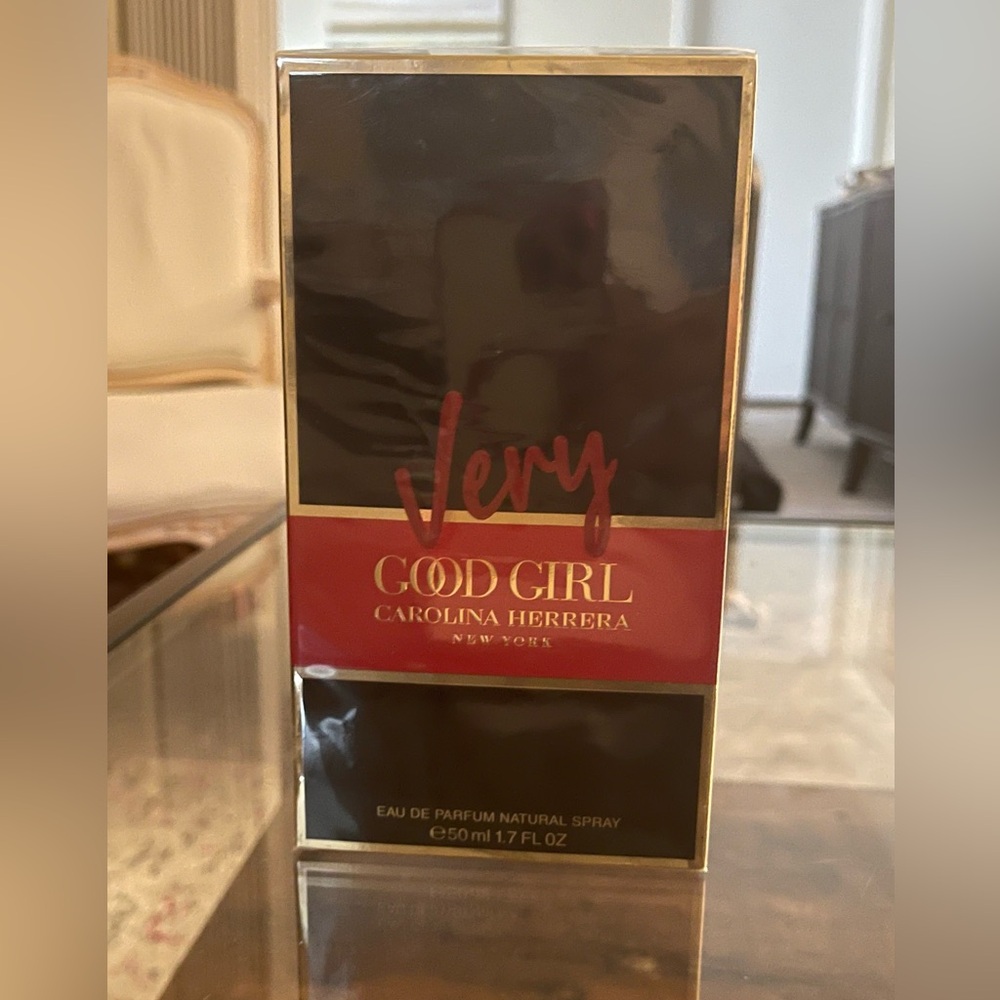 NEW still wrapped Carolina Herrera Very Good Girl Perfume